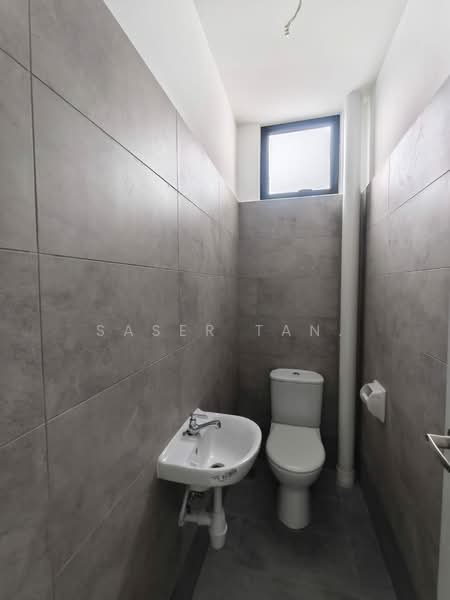 Shop / Office for Rent in Taman Pelangi (Johor Bahru) - SASER TAN. - Bathroom - PropertyGuru.com.my