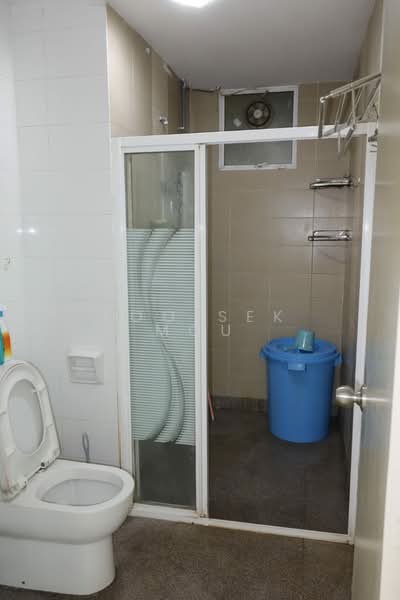 Condominium for Rent at The Zest @ Kinrara 9 - Foo Sek Mou - Bathroom - PropertyGuru.com.my