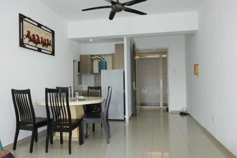 Condominium for Rent at The Zest @ Kinrara 9 - Foo Sek Mou - Dining Room - PropertyGuru.com.my