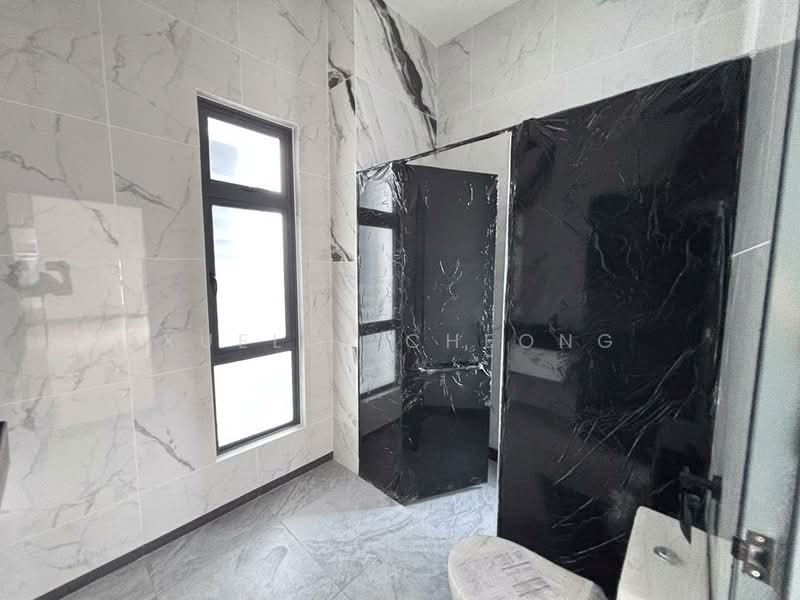 Semi-Detached House for Sale in Bandar Uda Utama (Johor Bahru) - Xuelly Cheong - Bathroom - PropertyGuru.com.my