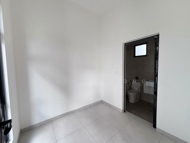 Semi-Detached House for Sale in Bandar Uda Utama (Johor Bahru) - Xuelly Cheong - Bathroom - PropertyGuru.com.my