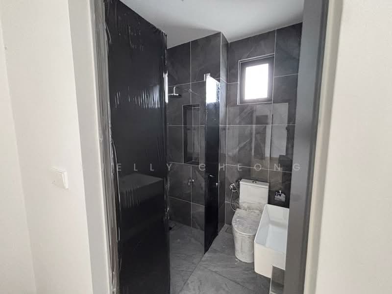 Semi-Detached House for Sale in Bandar Uda Utama (Johor Bahru) - Xuelly Cheong - Bathroom - PropertyGuru.com.my
