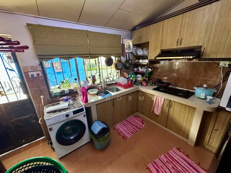 Rumah Teres 1 Tingkat untuk Dijual di Taman Sri Saujana (Kota Tinggi) - Sufi Norman - Kitchen - PropertyGuru.com.my