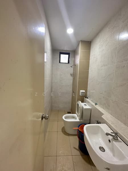 Service Residence for Sale at D'Summit Residences - Zoey Lee - Bathroom - PropertyGuru.com.my