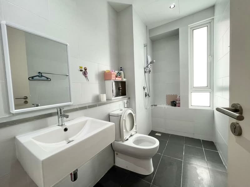 3-storey Terraced House for Sale in Tamansari (Rawang) - Alice Low - Bathroom - PropertyGuru.com.my