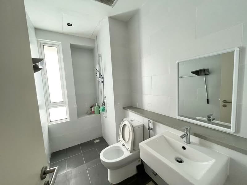 3-storey Terraced House for Sale in Tamansari (Rawang) - Alice Low - Bathroom - PropertyGuru.com.my
