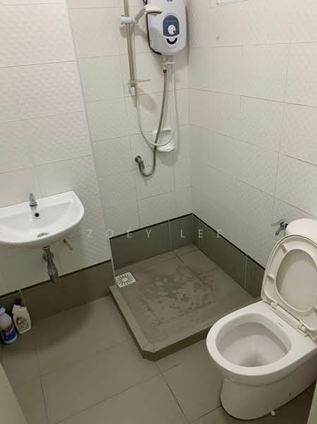 Service Residence for Sale at Seasons Amara Larkin - Zoey Lee - Bathroom - PropertyGuru.com.my