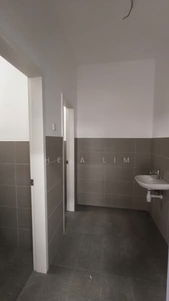 Factory for Rent in Eco Business Park 1 (Johor Bahru) - Shela Lim - Bathroom - PropertyGuru.com.my