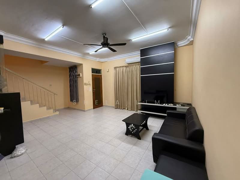 Rumah Teres 2 Tingkat untuk Dijual di Taman Desa Tebrau (Tebrau) - Shela Lim - Living Room - PropertyGuru.com.my