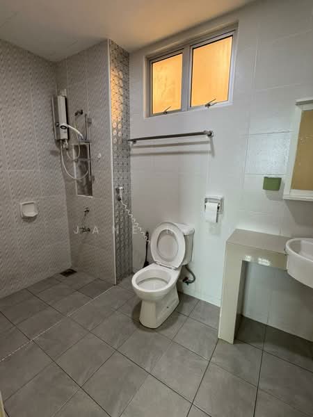 Pangsapuri untuk Dijual di Austin Suites (Permata Austin) - Jane Ngoi - Bathroom - PropertyGuru.com.my