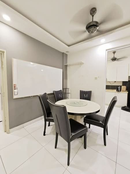 Pangsapuri untuk Dijual di The Twin Residences - Sufi Norman - Dining Room - PropertyGuru.com.my