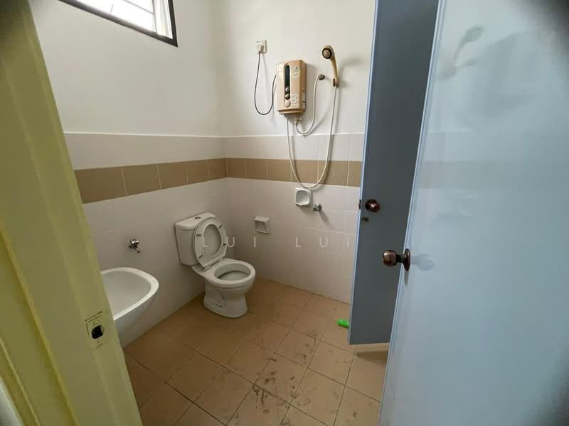 2-storey Terraced House for Sale in Ehsan Jaya (Johor Bahru) - Lui Lui - Bathroom - PropertyGuru.com.my