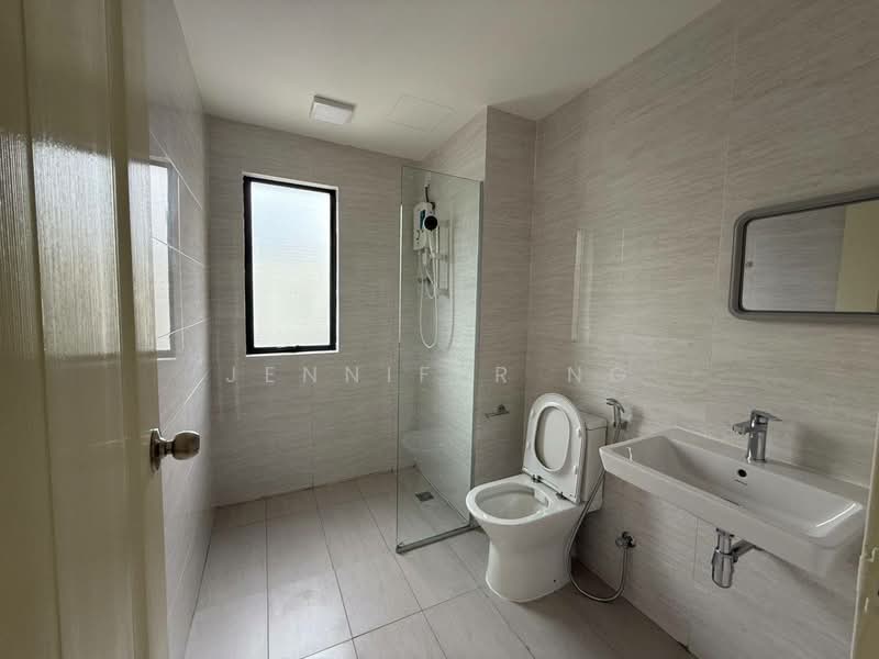 Rumah Teres 2 Tingkat untuk Dijual di Taman Damansara Aliff (Tampoi) - Jennifer Ng - Bathroom - PropertyGuru.com.my