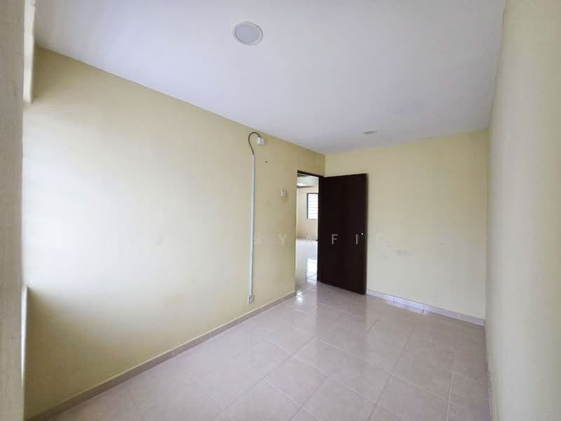 Flat for Sale at Flat Pandan Indah 3/3 - Zul Syafiq - Interior - PropertyGuru.com.my