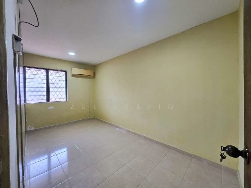 Flat for Sale at Flat Pandan Indah 3/3 - Zul Syafiq - Interior - PropertyGuru.com.my