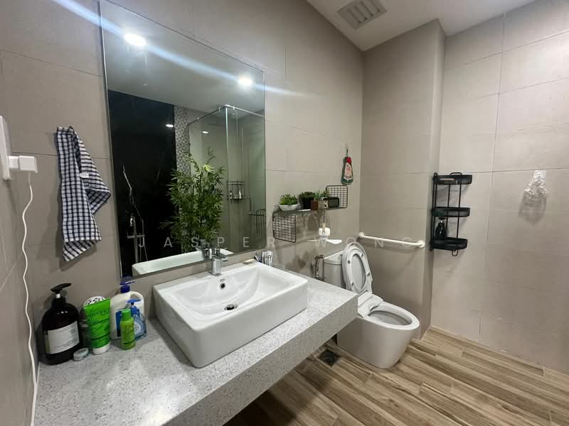 Service Residence for Sale at Hampton Height Damansara - Jasper Wong - Bathroom - PropertyGuru.com.my