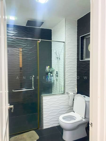 Pangsapuri untuk Disewa di One World 2 (1-Sky) - Andrew Chow - Bathroom - PropertyGuru.com.my