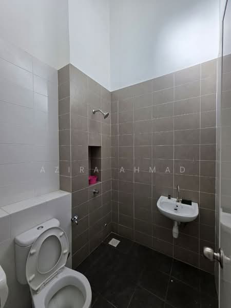 2-storey Terraced House for Sale in Hulu Langat (Selangor) - Azira Ahmad - Bathroom - PropertyGuru.com.my