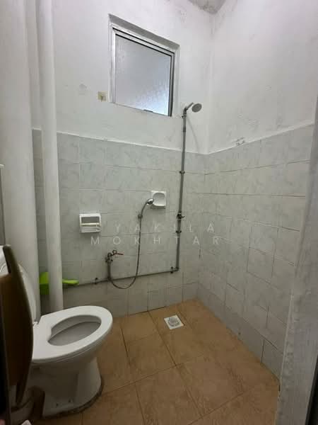 Pangsapuri untuk Dijual di Pangsapuri Lagoon Perdana - Syakila Mokhtar - Bathroom - PropertyGuru.com.my