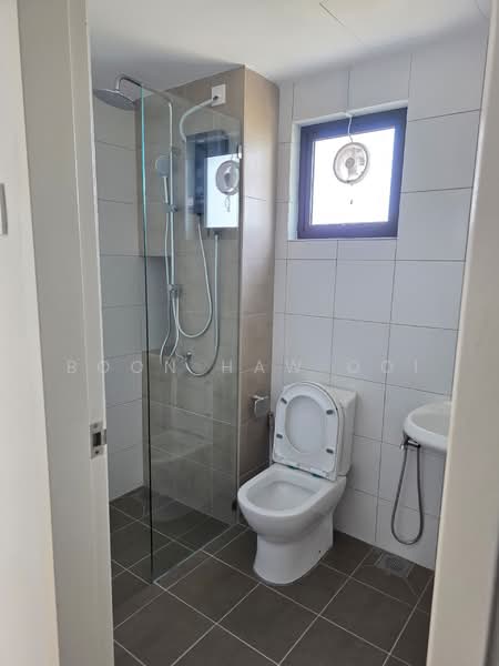 Servis Apartment untuk Disewa di Rubica @ Harbour Place - Boon Haw Ooi - Bathroom - PropertyGuru.com.my