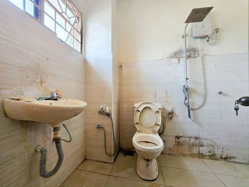2-storey Terraced House for Sale in Taman Mastiara (Jalan Ipoh) - Zul Syafiq - Bathroom - PropertyGuru.com.my