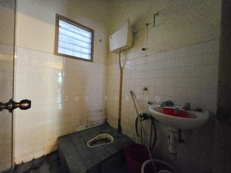 2-storey Terraced House for Sale in Taman Mastiara (Jalan Ipoh) - Zul Syafiq - Bathroom - PropertyGuru.com.my