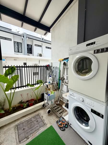 2-storey Terraced House for Sale in Elmina (Shah Alam) - Salawati Busro - Balcony - PropertyGuru.com.my