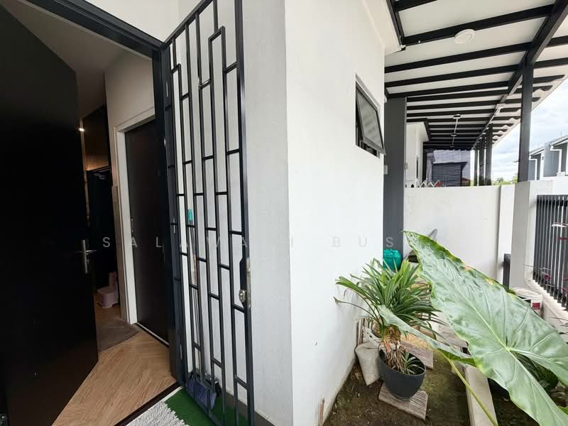 2-storey Terraced House for Sale in Elmina (Shah Alam) - Salawati Busro - Entrance - PropertyGuru.com.my