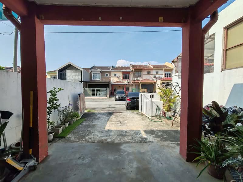 Rumah Teres 2 Tingkat untuk Dijual di Seri Kembangan (Selangor) - Esther Ong - Exterior - PropertyGuru.com.my