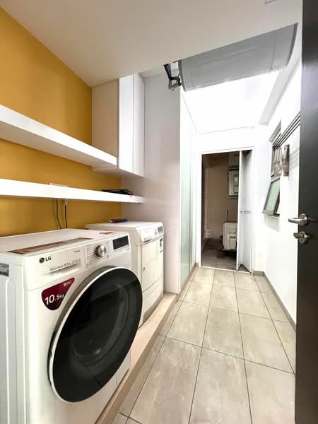 Pangsapuri untuk Dijual di Molek Pine 3 - Sin Yie - PropertyGuru.com.my