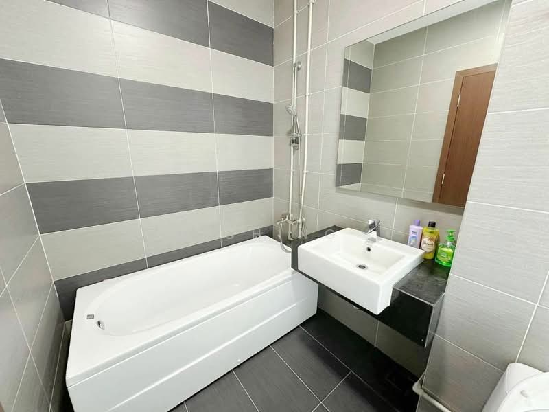 Kondominium untuk Disewa di KSL D'Esplanade Residence - Le Ching . - Bathroom - PropertyGuru.com.my