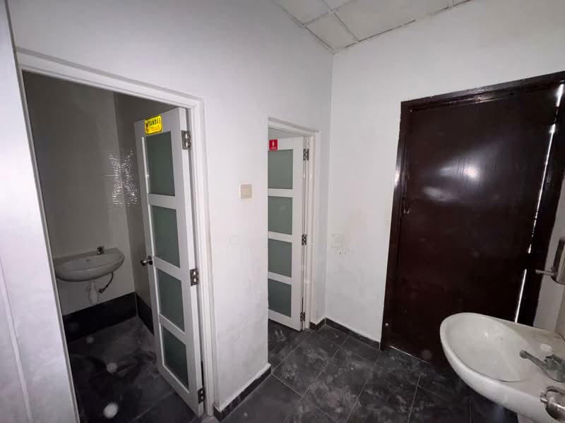Shop for Rent in Taman Tun Dr Ismail (Kuala Lumpur) - Loh KC - Bathroom - PropertyGuru.com.my