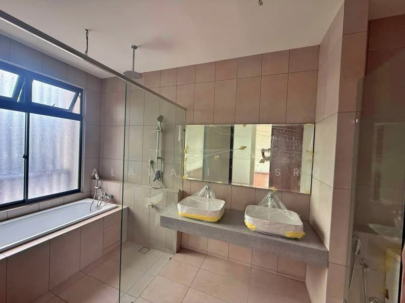 Rumah Berkembar untuk Dijual di Elmina (Shah Alam) - Salawati Busro - Bathroom - PropertyGuru.com.my