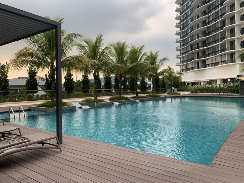 Servis Apartment untuk Disewa di Senada Residence @ KLGCC Resort - CL Ngan - Pool - PropertyGuru.com.my