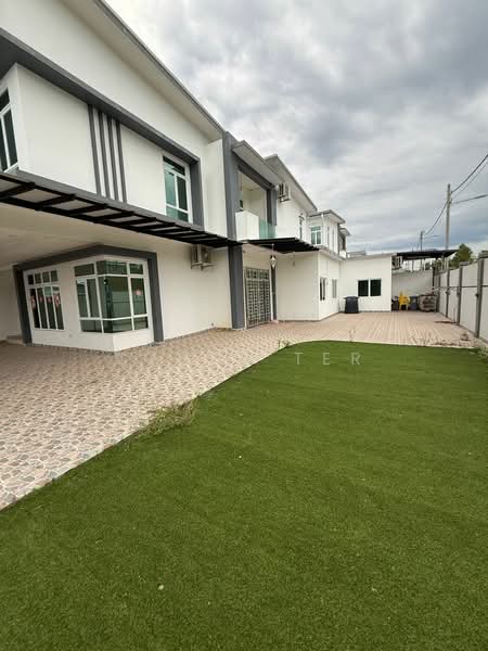 Semi-Detached House for Sale in Kelapa Sawit (Kulai) - Caryn Ter - Exterior - PropertyGuru.com.my