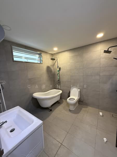 Semi-Detached House for Sale in Kelapa Sawit (Kulai) - Caryn Ter - Bathroom - PropertyGuru.com.my