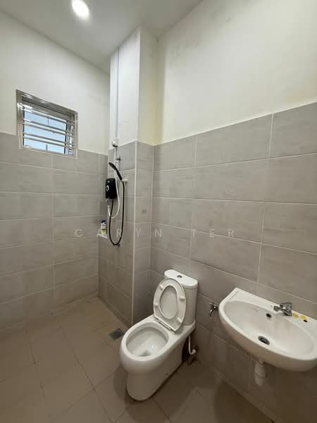 Semi-Detached House for Sale in Kelapa Sawit (Kulai) - Caryn Ter - Bathroom - PropertyGuru.com.my