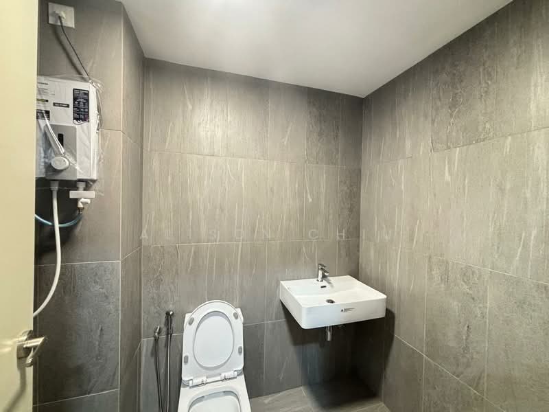 Servis Apartment untuk Disewa di Savvy @ Riana Dutamas - Alison Chiu - Bathroom - PropertyGuru.com.my