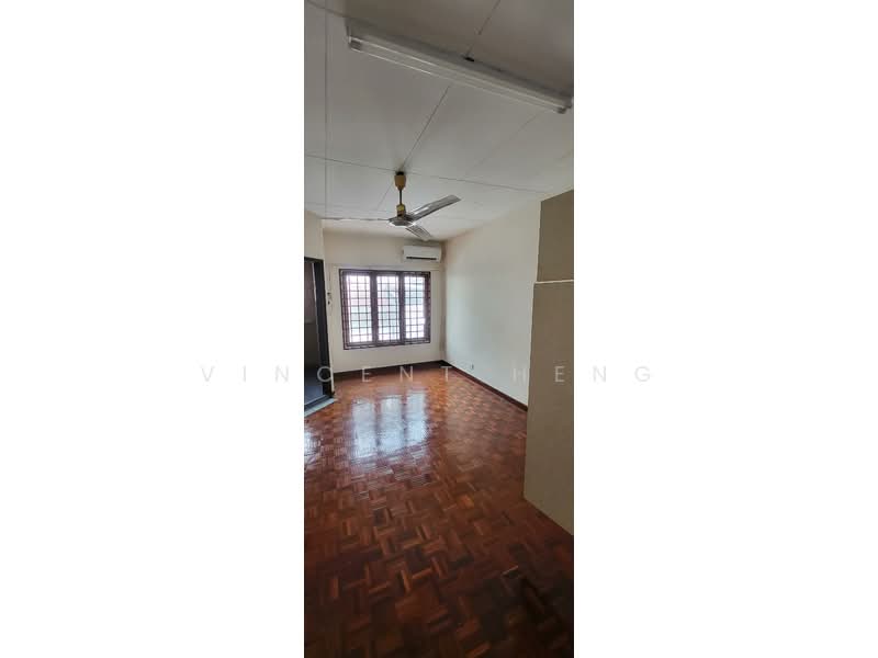 Semi-Detached House for Rent in Damansara Jaya (Petaling Jaya) - Vincent Heng - Bed Room - PropertyGuru.com.my