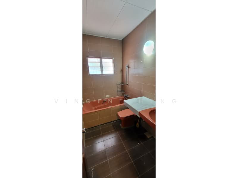 Semi-Detached House for Rent in Damansara Jaya (Petaling Jaya) - Vincent Heng - Bathroom - PropertyGuru.com.my