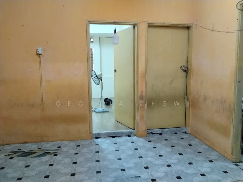 For Sale - Flat for Sale
