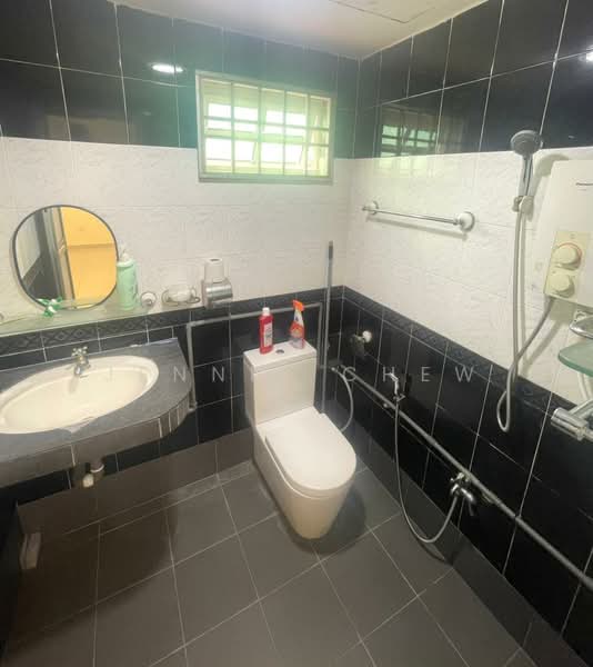 Rumah Teres 2 Tingkat untuk Dijual di Taman Century (Johor Bahru) - Jennie Chew - Bathroom - PropertyGuru.com.my