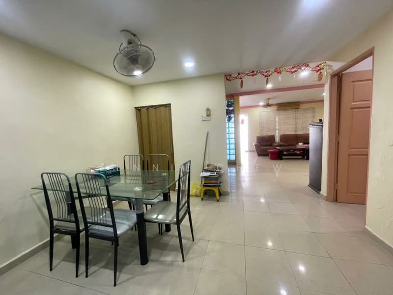 Rumah Teres 2 Tingkat untuk Dijual di Taman Century (Johor Bahru) - Jennie Chew - Dining Room - PropertyGuru.com.my