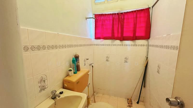 Condominium for Sale at Selesa Puteri Condominium - Justin Kong - Bathroom - PropertyGuru.com.my