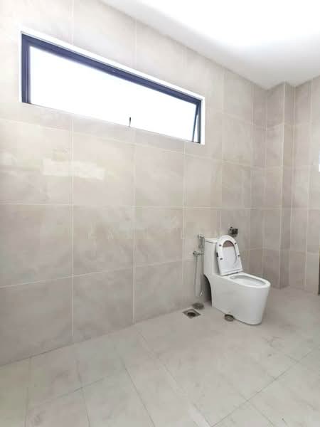 Rumah Kluster untuk Dijual di Austin Crest (Johor Bahru) - Karl Lim - Bathroom - PropertyGuru.com.my