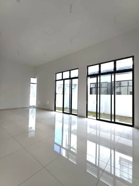 Rumah Kluster untuk Dijual di Austin Crest (Johor Bahru) - Karl Lim - Living Room - PropertyGuru.com.my