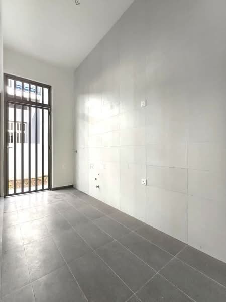 Rumah Kluster untuk Dijual di Austin Crest (Johor Bahru) - Karl Lim - Entrance - PropertyGuru.com.my