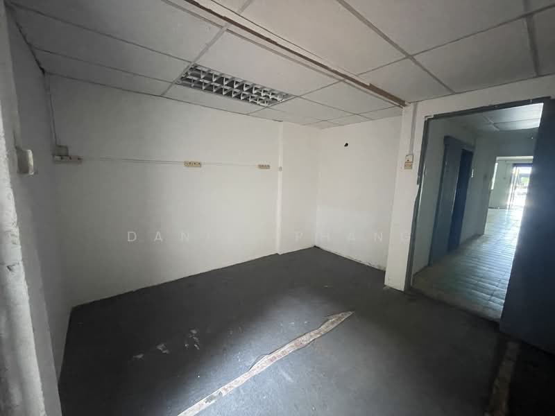 For Rent - Jelutong taman free school shophouse