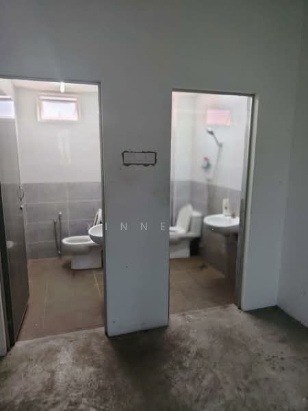 Shop / Office for Rent in Kampung Baru Batu Maung (Batu Maung) - Xinnee . - Bathroom - PropertyGuru.com.my