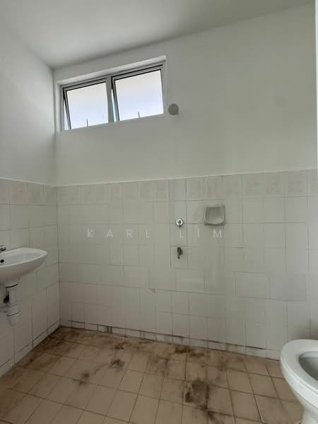 2-storey Terraced House for Sale in Taman Puteri Wangsa (Ulu Tiram) - Karl Lim - Bathroom - PropertyGuru.com.my